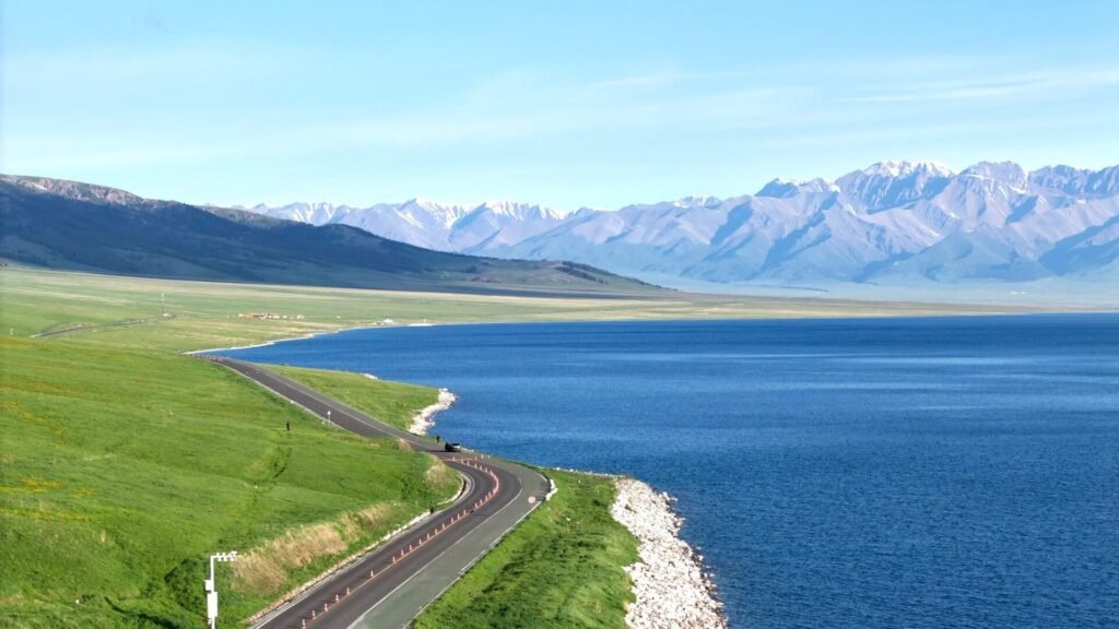The Tanaka couple's tailored China Xinjiang journey: Experiencing the magnificent Silk Road landscapes.